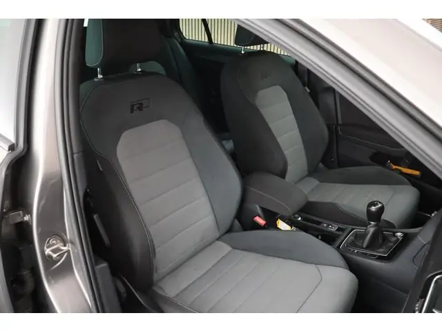 Volkswagen Golf 1.2 TSI Business Edition R 2x R-Line Camera Pdc Xenon Trekhaak Keyless