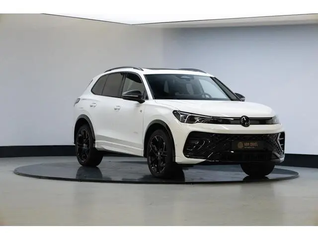 Volkswagen Tiguan 1.5 eHybrid R-Line Edition | Panaroamdak | Trekhaak | SOH 97,5% |