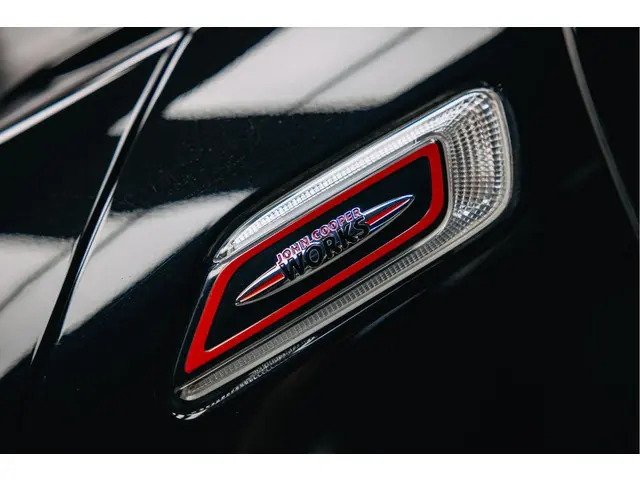 MINI Clubman 2.0 JCW ALL4 John Cooper Works | JCW | Rood dak | Sportstoelen | Stoelverwarming | Head...