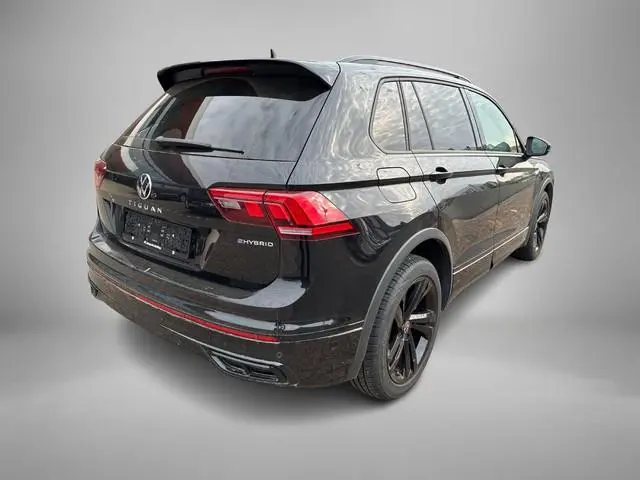Volkswagen Tiguan 1.4 TSI 245pk DSG eHybrid R-Line Business · Camera · Wegklapbare Trekhaak · Apple/...