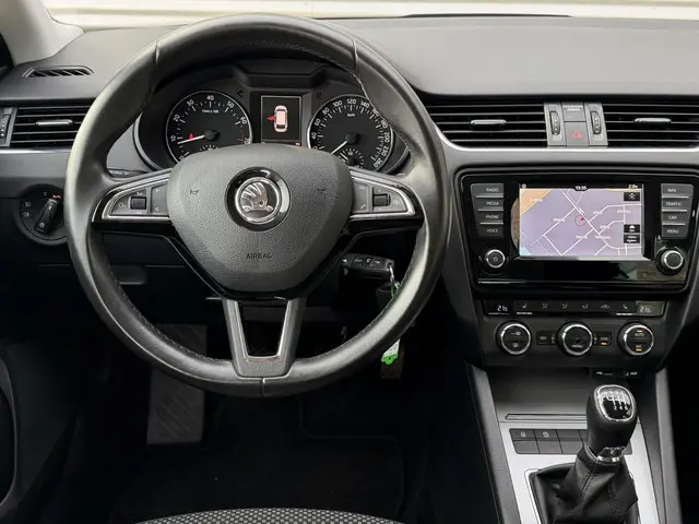 Skoda Octavia Combi 1.2 TSI Greentech Style Navi|Clima|Cruise|PDC V+A|Stoelverwarming|Bluetooth|6 Ba...