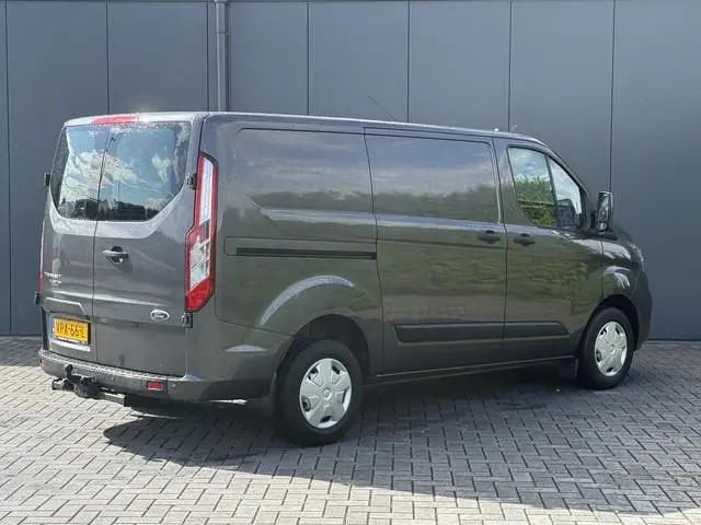 Ford Transit Custom 2.0 TDCI / L1H1 / 1e EIG. / AIRCO / CRUISE / NAVI / LED / 2.5 TONS TREKHAAK / 3-...