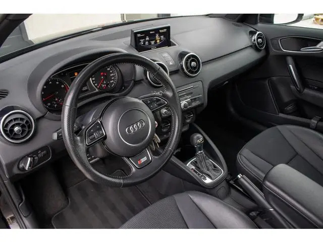 Audi A1 Sportback 1.0 TFSI Sport S line Edition Leder Cruise LED 17 INCH