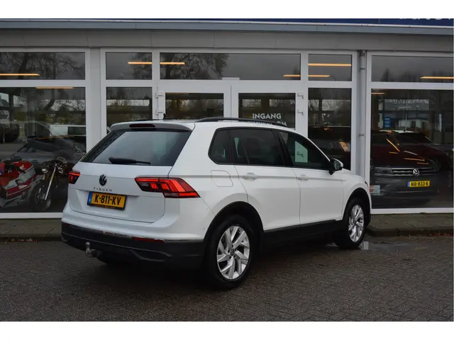 Volkswagen Tiguan 1.5 TSI Life ✅ Adaptive ✅ CarPlay ✅ Trekhaak ✅ PDC V+A ✅ Clima ✅ Orig. NL ✅
