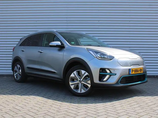 Kia e-Niro DynamicPlusLine 64 kWh | Schuif-/kantel dak | Cruise adapt.| Navi | 17" LM | Stuur-/stoel...