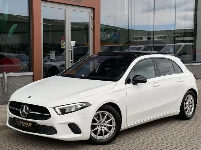 Mercedes-Benz A-klasse 200 Business Solution Plus | Elek. trekhaak | Lane assist | Pano | Cruise |