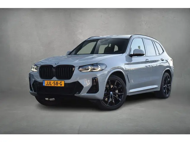 BMW X3 xDrive30e High Executive | M-Sport | Leer | HUD | Stuur- en Stoelverwarming