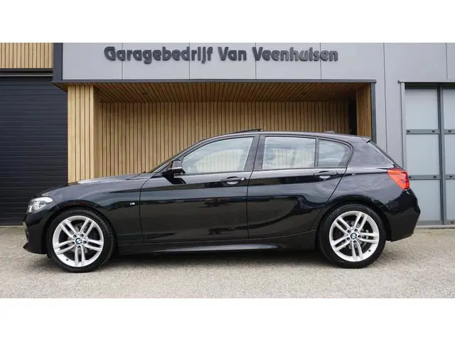 BMW 1-serie 118i 136PK M Sport Shadow Line 5Drs Schuif/Kanteldak 18inch LM LED Navi Stoelverwarming...
