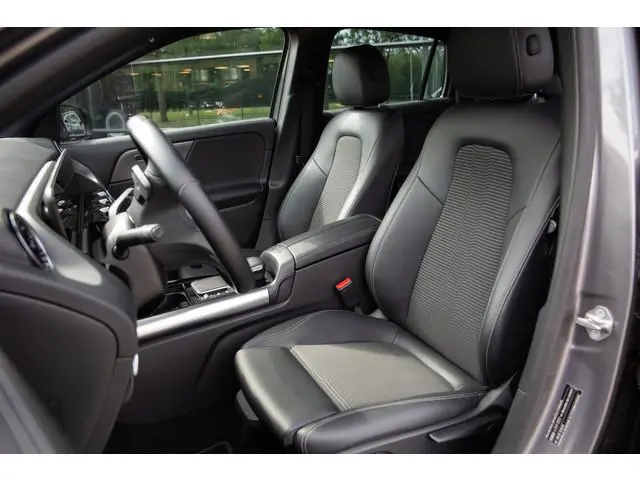 Mercedes-Benz GLA-klasse 200 AMG Line , Achteruitrijcamera, Stoelverwarming,