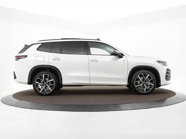 Volkswagen Tayron 1.5 eTSI 204pk PHEV DSG R-Line Edition · Panoramadak · 360 Camera · Inklap. Trekha...