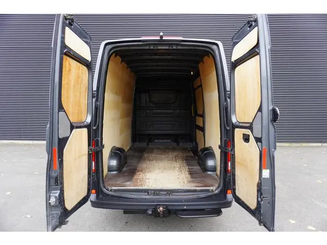 Volkswagen Crafter 180pk L3H3/L2H2 Trekhaak Navigatie Camera Parkeersensoren Airco Cruise control