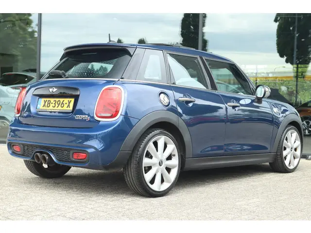 MINI COOPER S 2.0 CHILI SERIOUS BUSINESS | PANO | LED | LEDER | UNION JACK | STOELVERW. |