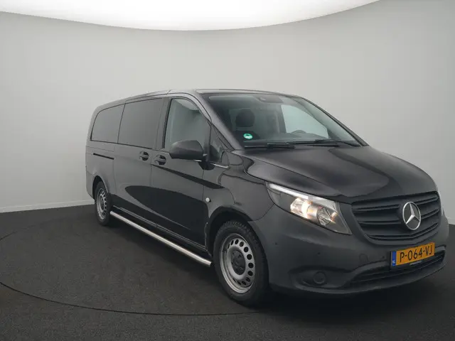 Mercedes-Benz Vito Tourer 116 CDI Select Extra Lang - Occasion Lease vanaf €984 p/m - 9 Persoons bus! - All Seasonbanden - Cruise Control - Achteruitrijcamera - Sidebars - Apple Carplay - Android Auto