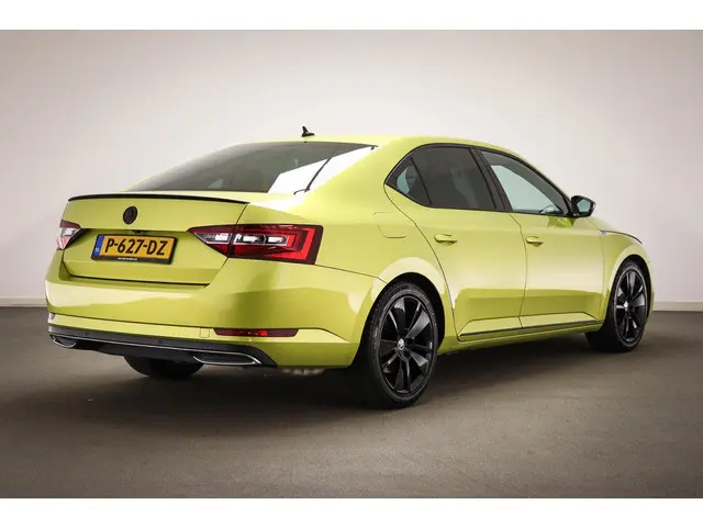 Skoda Superb 1.5 TSI ACT Sportline Business | UPGRADE BUSINESS PACK | VOORRUITVERWARMING | CAMERA
