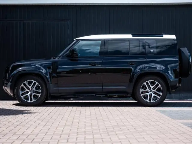 Land Rover Defender 110 2.0 P400e S | Black Pack | Leder interieur | Wit Dak | Adapt