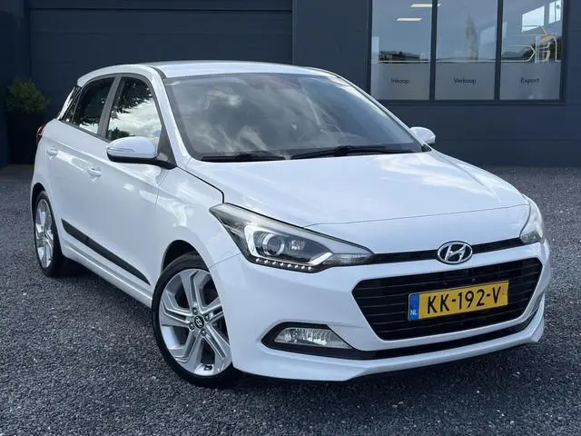 Hyundai i20 1.0 T-GDI Comfort Navi,Camera,Trekhaak,Clima,Cruise,Pdc,Lm velgen,Rijstrooksensor,N.A.P,...