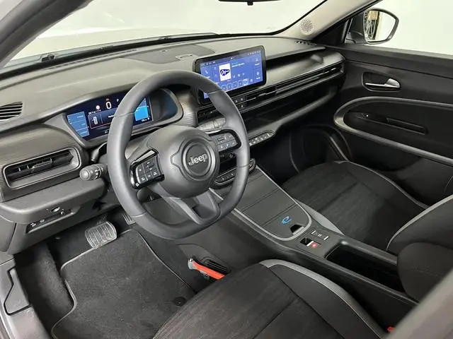 Jeep Avenger Longitude 54 kWh  Navigatie Apple Carplay/ Android Auto Parkeersensor achter Cruise Con...