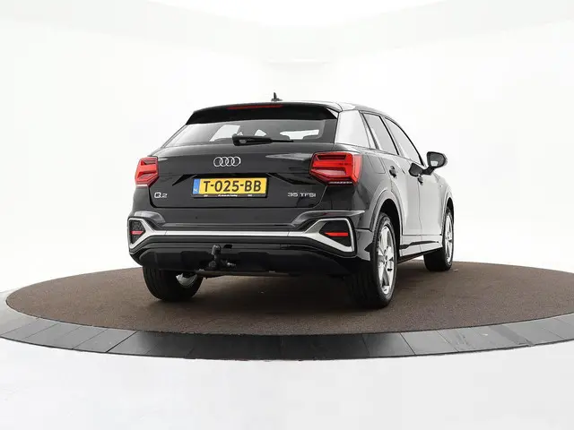 Audi Q2 35 TFSI 150pk S-tronic S Edition · Camera · Apple/Android Car Play · Navigatie · P-Sensoren...