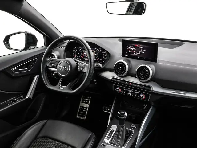 Audi Q2 35 TFSI 150pk S-tronic S Edition · Camera · Apple/Android Car Play · Navigatie · P-Sensoren...