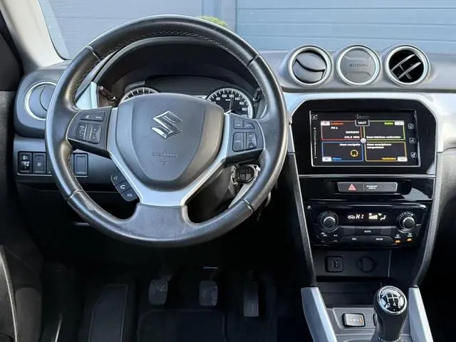 Suzuki Vitara 1.6 Exclusive Navi,Camera,Stoelverwarming,120pk,Clima,Cruise,Lm velgen,2e Eigenaar,Apk...
