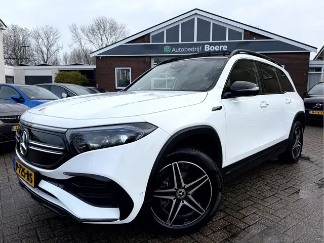 Mercedes-Benz EQB 300 4MATIC AMG Line 7-Persoons Panoramadak, 360 camera