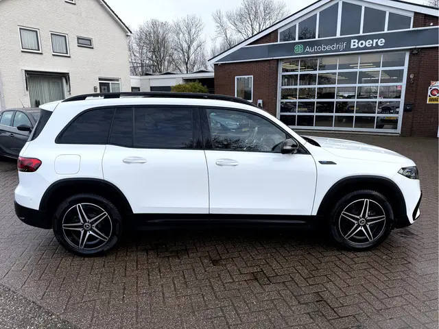 Mercedes-Benz EQB 300 4MATIC AMG Line 7-Persoons Panoramadak, 360 camera