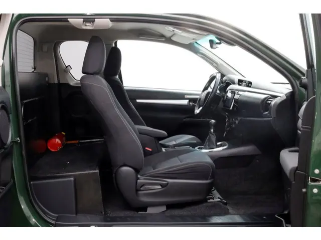 Toyota HiLux 2.4 D-4D-F 150pk E6 4x4 4WD Xtra Cab Professional Trekhaak 3500kg 11-2017