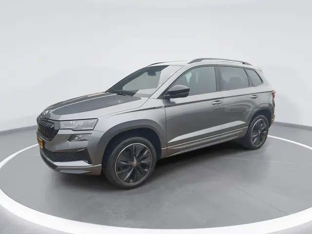 Skoda Karoq 1.5 TSI 150pk DSG ACT Sportline Business · Panoramadak · Trekhaak · Camera · Keyless · A...