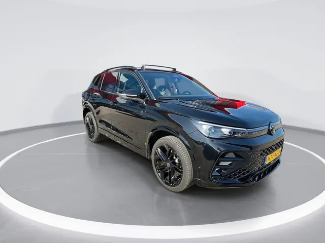 Volkswagen Tiguan 1.5 eHybrid 204pk DSG R-Line Edition · Panoramadak · 360 Camera · Inklap. Trekhaak...