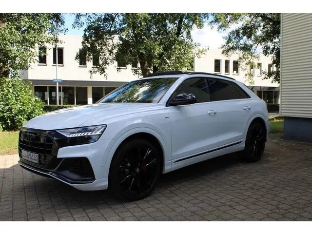 Audi Q8 55 TFSI Quattro | S-line | Panorama | Matrix LED | Luchtvering | ACC | Head-up Display