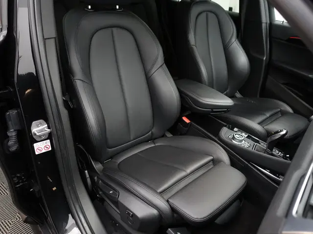 BMW X1 sDrive18i M Sport Aut- Sport leder Interieur, Sfeerverlichting, Camera, Xenon Led, Stoelverwa...