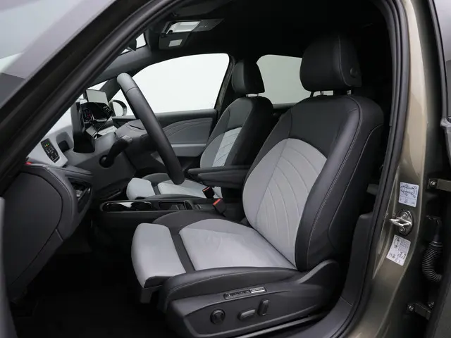 Volkswagen ID.3 Pro S Business 77 kWh 204 pk | Adaptief onderstel | IQ Light | Geheugen-/massagestoe...
