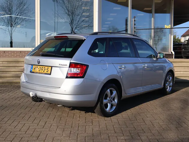 Skoda Fabia Combi 1.0 TSI AMBITION + TREKHAAK | NAVIGATIE | CLIMATE | CRUISE | LMV