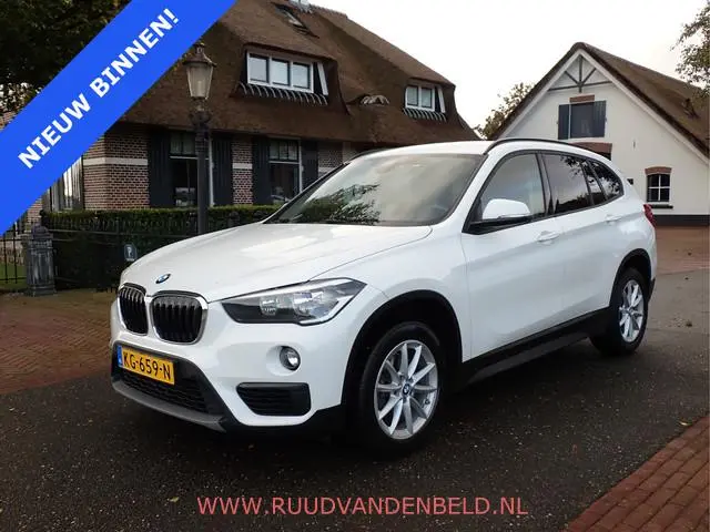 BMW X1 sDrive18i / CRUISE / PDC / NAVI / STOELVERWARMING