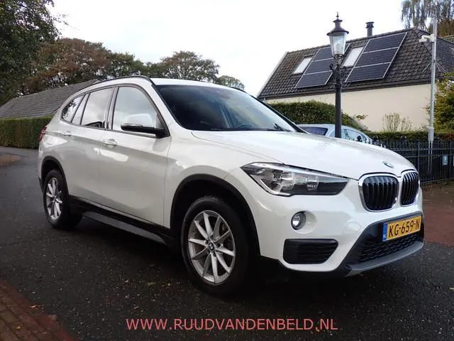BMW X1 sDrive18i / CRUISE / PDC / NAVI / STOELVERWARMING