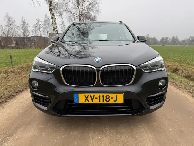 BMW X1 sDrive18i Executive Edition | NED AUTO | HUD | PANORAMADAK | HOGE INSTAP | TREKHAAK |
