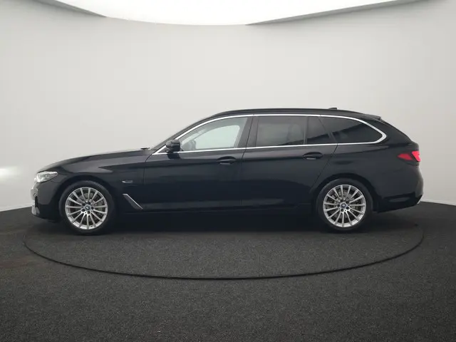 BMW 5-serie Touring 520e Business Edition Plus PHEV 204pk Dealer O.H. | Head Up | Camera | Lederen C...