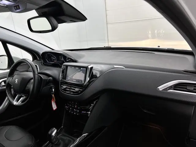 Peugeot 2008 1.5 BlueHDi Allure / Panoramadak / Trekhaak / Cruise-ctr. /  lmv 17"/ Roofrail / Privac...