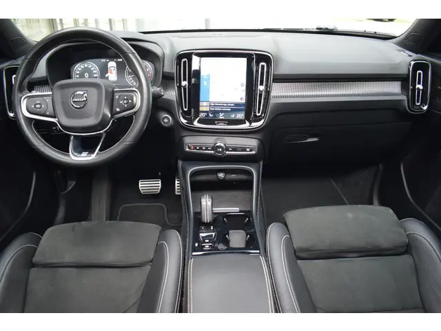 Volvo XC40 2.0 T5 AWD R-Design met PANO|HARMAN|TREKHAAK|CAMER