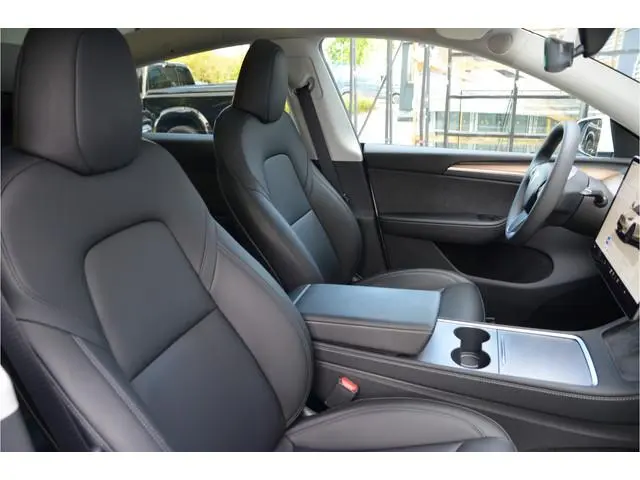 Tesla Model Y RWD 58 kWh AutoPilot4.0 (FSD 99,- p/mnd), Trekhaak (1.600kg)