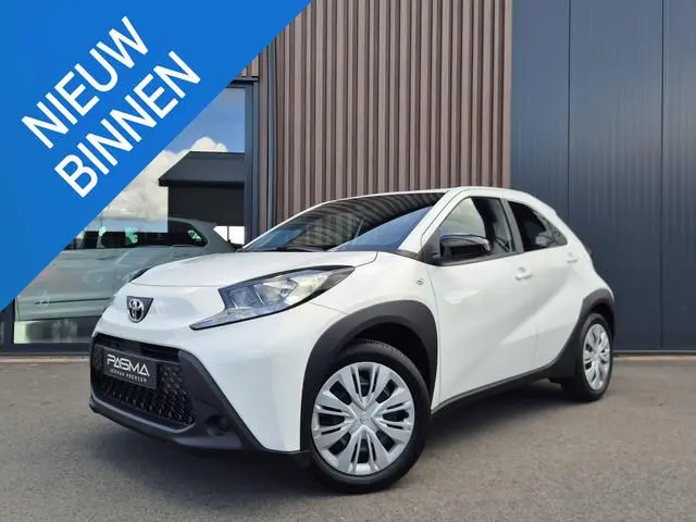 Toyota Aygo X 1.0-l-VVT-i Play | NIEUW 6km | BTW | Carplay | Camera | Stoelverw. | ACC 1.0 VVT-i MT...