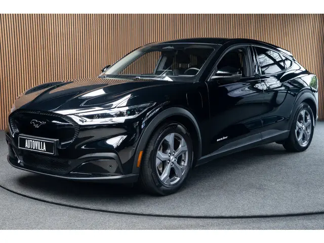 Ford Mustang Mach-E RWD 75 kWh B&O - Panoramadak - 360 Camera - Trekhaak afneembaar