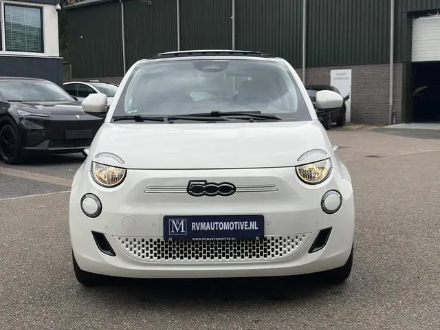 Fiat 500 Icon 42 kWh 34.000 KM! | UNIEKE KM-STAND | SOH 92% | PANORAMADAK | STOELVERWARMING |  PARKE...