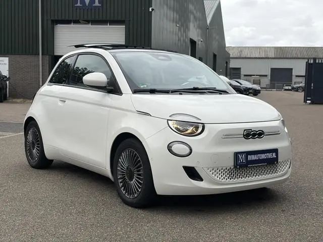 Fiat 500 Icon 42 kWh 34.000 KM! | UNIEKE KM-STAND | SOH 92% | PANORAMADAK | STOELVERWARMING |  PARKE...