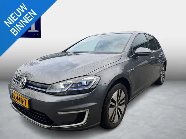 Volkswagen e-Golf e-Golf SOH 91% | Warmtepomp | Origineel NL (NAP) | Virtual Dashboard | Camera | Adaptieve Cruise Control | Keurig Onderhouden | Rijklaar Geleverd!  12 Mnd BOVAG garantie |