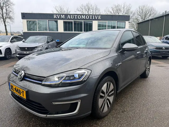 Volkswagen e-Golf e-Golf SOH 91% | Warmtepomp | Origineel NL (NAP) | Virtual Dashboard | Camera | Adaptieve Cruise Control | Keurig Onderhouden | Rijklaar Geleverd!  12 Mnd BOVAG garantie |