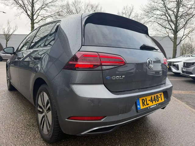 Volkswagen e-Golf e-Golf SOH 91% | Warmtepomp | Origineel NL (NAP) | Virtual Dashboard | Camera | Adaptieve Cruise Control | Keurig Onderhouden | Rijklaar Geleverd!  12 Mnd BOVAG garantie |