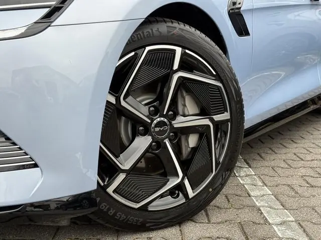 BYD SEAL