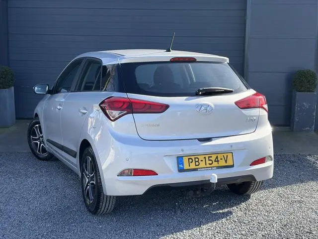 Hyundai i20 1.0 T-GDI i-Motion Trekhaak,Airco,Cruise,102pk,Rijstrooksensor,Pdc,Lm velgen,4x Elekt.Ra...