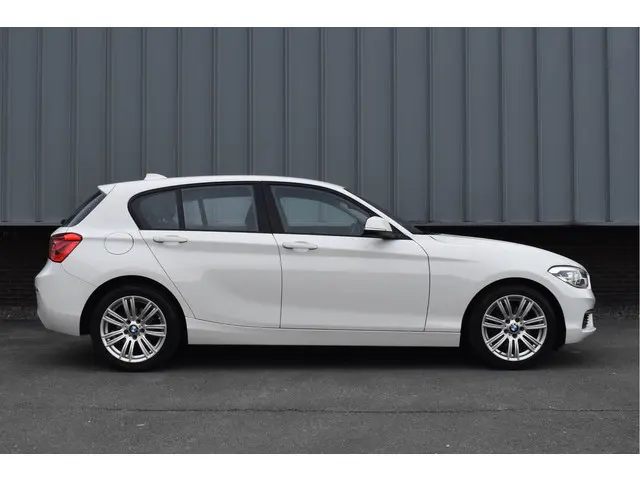 BMW 1-serie 120i Aut. | Leder | Navi | NL Auto | Deal. Onderhoud | Xenon/LED
